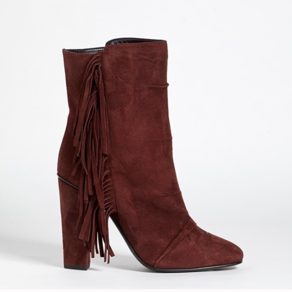 • Giuseppe Zanotti • Women’s boho chic fringe boot
Leather Suede Red 36.5